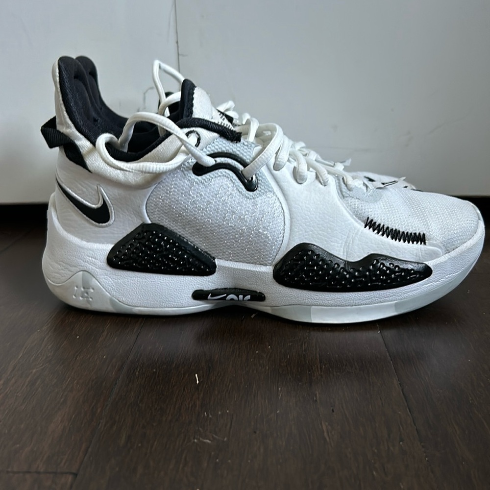 Nike Kids Paul George 5 sneakers in size 6 great condition